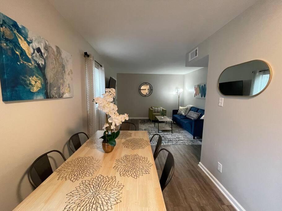 * Prime Place * Pet Friendly * King Bed * 더럼 외부 사진