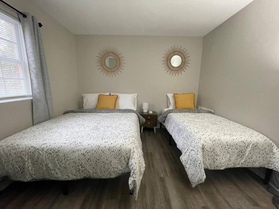 * Prime Place * Pet Friendly * King Bed * 더럼 외부 사진