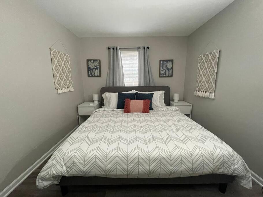 * Prime Place * Pet Friendly * King Bed * 더럼 외부 사진