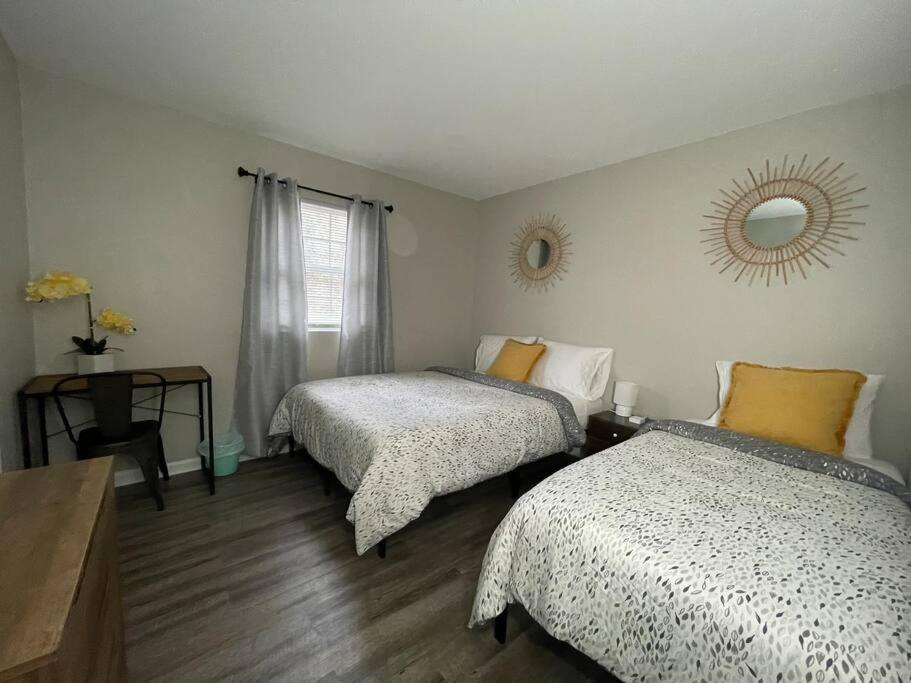 * Prime Place * Pet Friendly * King Bed * 더럼 외부 사진