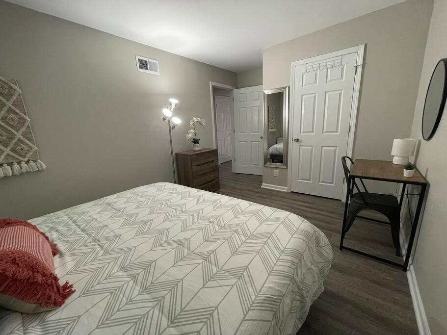 * Prime Place * Pet Friendly * King Bed * 더럼 외부 사진